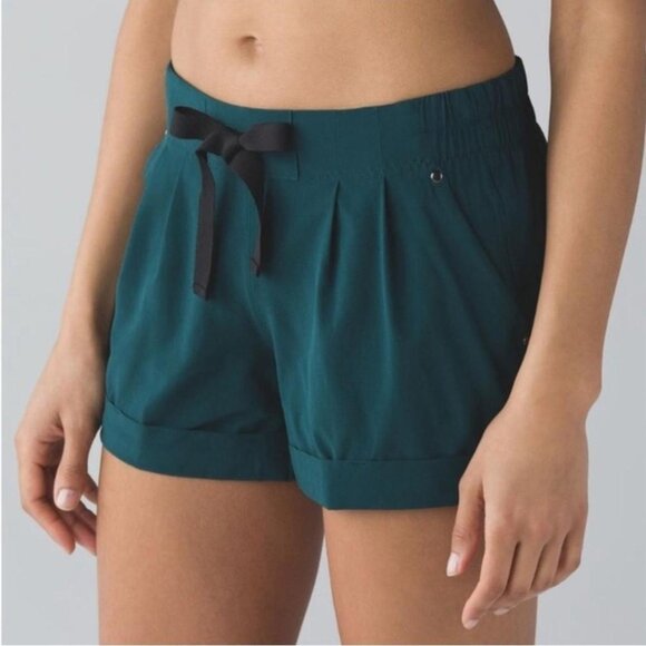 Lululemon On The Fly Shorts Emerald Green Size 6 - Picture 1 of 5